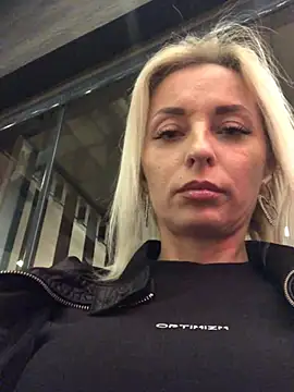 Diamond Bunny  online show from 02/16/25, 04:21