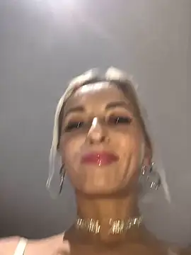 Diamond Bunny  online show from 02/19/25, 04:00