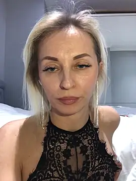 Diamond Bunny  online show from 02/25/25, 07:14