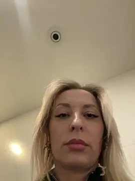 Diamond Bunny  online show from 11/19/25, 02:39