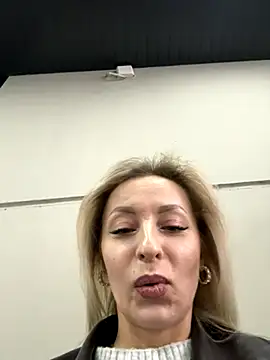 Diamond Bunny  online show from 11/30/25, 12:42