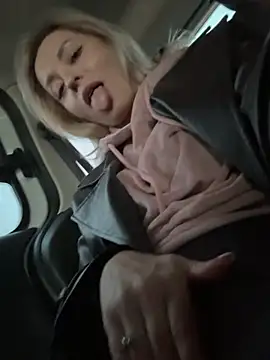 Diamond Bunny  online show from 01/11/26, 02:00