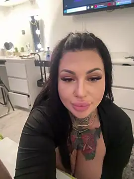 krysstal003 online show from 12/16/24, 10:24