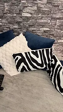 krysstal003 online show from 05/18/26, 04:57