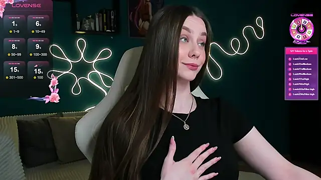 Snapshot of katie_taylorr chatting on 11/05/25, 10:10 katie taylorr online show from 11/05/25, 10:10