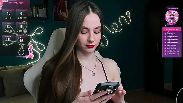 Snapshot of katie_taylorr chatting on 11/14/25, 10:29 katie taylorr online show from 11/14/25, 10:29