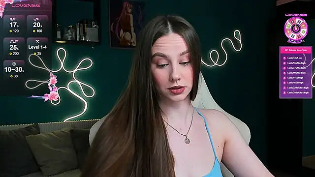 Snapshot of katie_taylorr chatting on 11/16/25, 11:21 katie taylorr online show from 11/16/25, 11:21