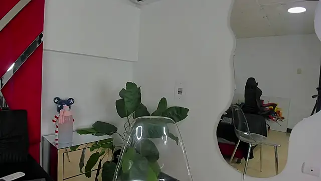 Milanxht online show from 12/01/25, 08:47