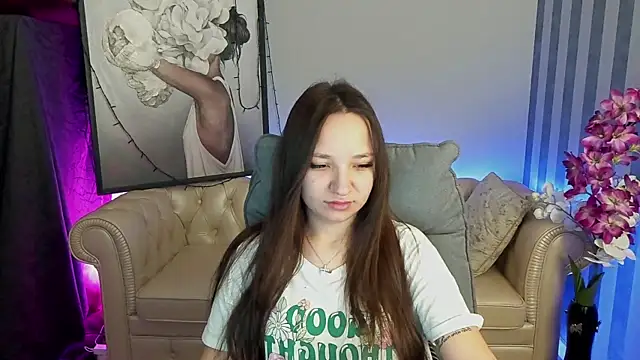 Snapshot of ElysLunar chatting on 12/13/24, 06:21 ElysLunar online show from 12/13/24, 06:21