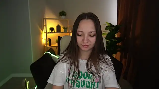 Snapshot of ElysLunar chatting on 12/19/24, 06:12 ElysLunar online show from 12/19/24, 06:12