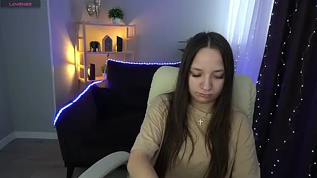 Snapshot of ElysLunar chatting on 01/09/25, 06:17 ElysLunar online show from 01/09/25, 06:17