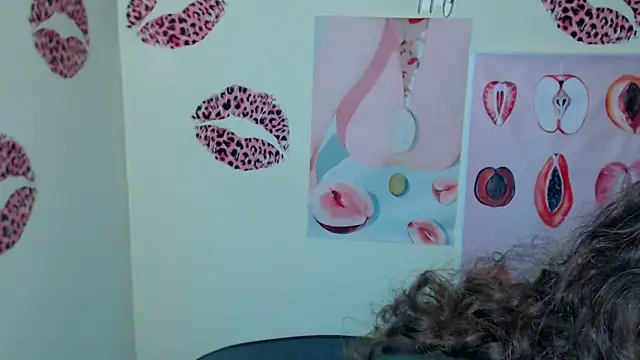 Snapshot of _SusieSu_ chatting on 10/24/25, 07:10 SusieSu online show from 10/24/25, 07:10