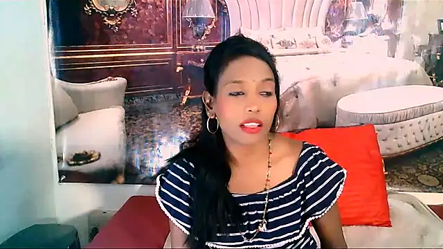 Snapshot of IndianLoveBug chatting on 10/14/25, 05:30 IndianLoveBug online show from 10/14/25, 05:30
