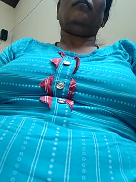 Snapshot of akshara_22 chatting on 10/20/25, 02:28 akshara 22 online show from 10/20/25, 02:28