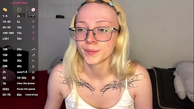 Snapshot of Cloe_five chatting on 10/24/25, 06:48 Cloe five online show from 10/24/25, 06:48