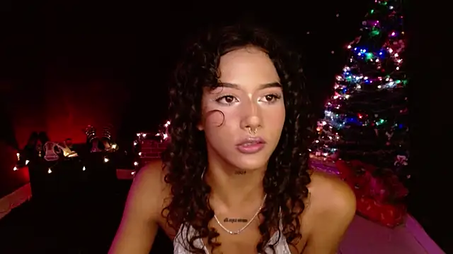 Snapshot of Chelsea__2 chatting on 12/17/25, 03:40 Chelsea 2 online show from 12/17/25, 03:40