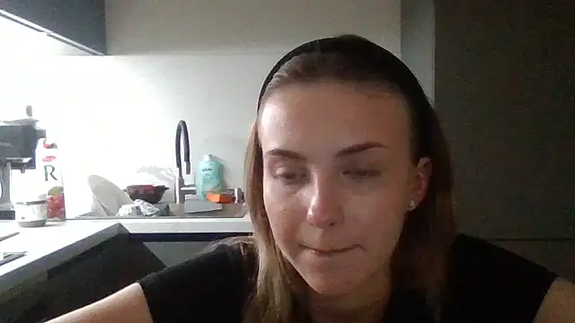 Snapshot of Sweety_Nika chatting on 10/15/25, 07:36 Sweety Nika online show from 10/15/25, 07:36