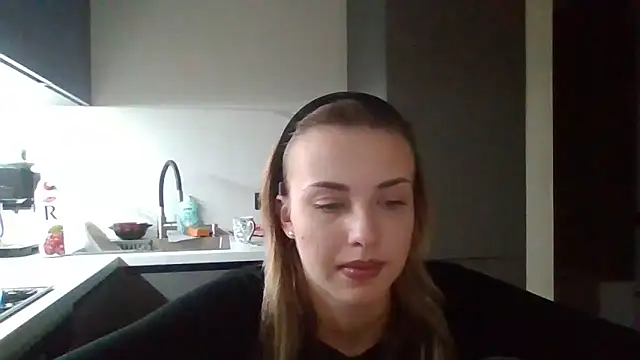Snapshot of Sweety_Nika chatting on 10/16/25, 06:53 Sweety Nika online show from 10/16/25, 06:53