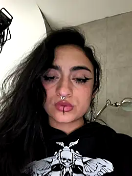 Lila Desiree online show from 12/17/25, 04:13