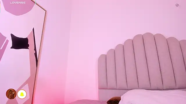 Snapshot of Nikki_Angel_ chatting on 02/14/26, 06:59 Nikki Angel online show from 02/14/26, 06:59