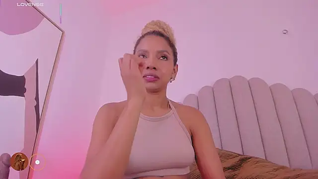 Snapshot of Nikki_Angel_ chatting on 02/27/26, 07:25 Nikki Angel online show from 02/27/26, 07:25