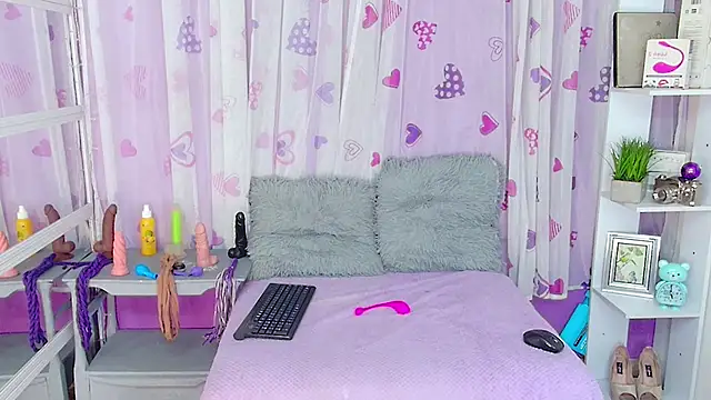 Snapshot of DevoniCollins chatting on 02/07/25, 07:38 DevoniCollins online show from 02/07/25, 07:38