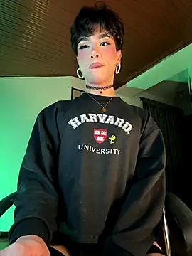 Snapshot of sue___0 chatting on 11/22/25, 04:00 sue 0 online show from 11/22/25, 04:00