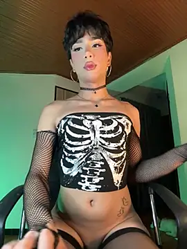 Snapshot of sue___0 chatting on 11/26/25, 02:45 sue 0 online show from 11/26/25, 02:45