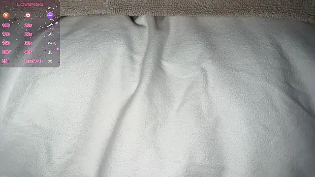 Snapshot of xxSoakingWet chatting on 11/18/25, 10:14 xxSoakingWet online show from 11/18/25, 10:14