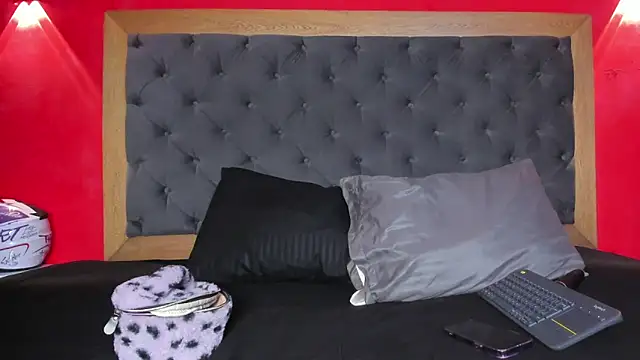 YayaHilton online show from 04/09/26, 05:29