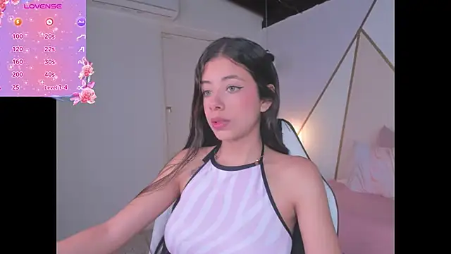 Snapshot of coraltaylor chatting on 12/12/24, 12:22 coraltaylor online show from 12/12/24, 12:22