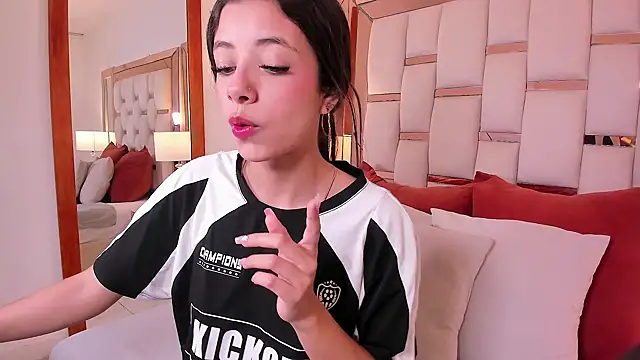 Snapshot of coraltaylor chatting on 12/28/24, 03:48 coraltaylor online show from 12/28/24, 03:48