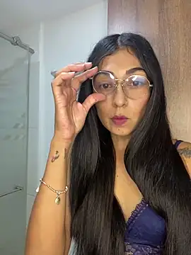 Snapshot of Annie-Hank chatting on 12/15/24, 01:57 Annie-Hank online show from 12/15/24, 01:57