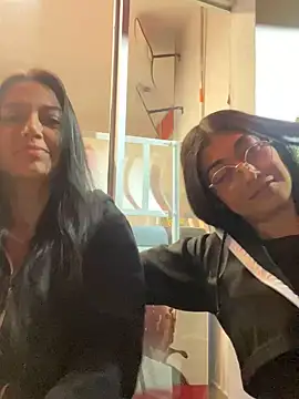 Snapshot of Annie-Hank chatting on 01/31/25, 06:24 Annie-Hank online show from 01/31/25, 06:24