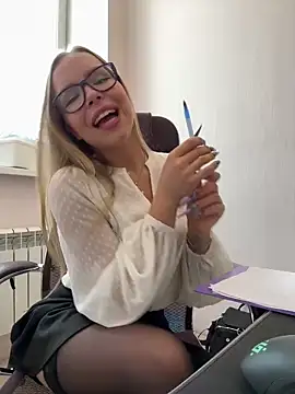 mur girl online show from 02/06/25, 11:21