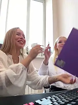 mur girl online show from 02/15/25, 08:33