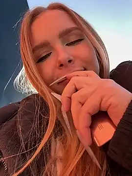 mur girl online show from 03/17/25, 11:42