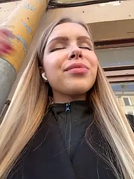 mur girl online show from 09/29/25, 12:10