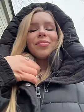 mur girl online show from 11/26/25, 11:44