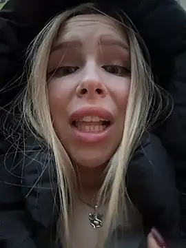 mur girl online show from 12/20/25, 12:45