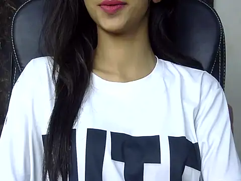 MAAYRA 09 online show from 03/12/25, 06:22