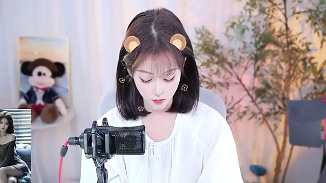 Snapshot of Arwyn-rr chatting on 12/02/24, 01:13 Arwyn-rr online show from 12/02/24, 01:13