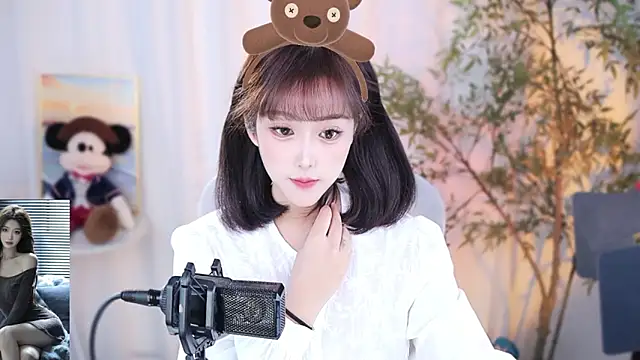 Snapshot of Arwyn-rr chatting on 12/09/24, 12:19 Arwyn-rr online show from 12/09/24, 12:19