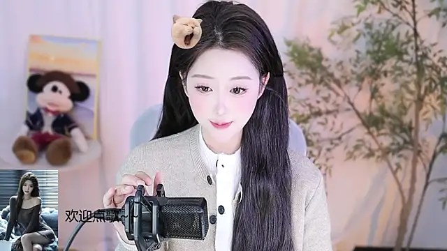 Snapshot of Arwyn-rr chatting on 02/16/25, 02:21 Arwyn-rr online show from 02/16/25, 02:21