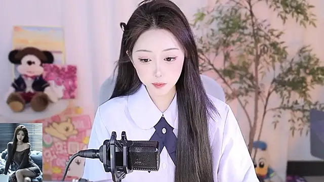 Snapshot of Arwyn-rr chatting on 03/06/25, 03:56 Arwyn-rr online show from 03/06/25, 03:56