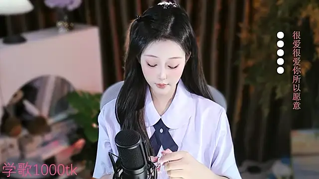 Snapshot of Arwyn-rr chatting on 09/09/25, 01:43 Arwyn-rr online show from 09/09/25, 01:43