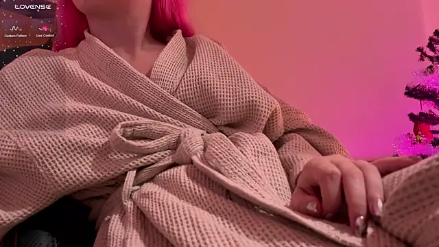 Snapshot of h2h0e chatting on 12/14/25, 10:36 h2h0e online show from 12/14/25, 10:36