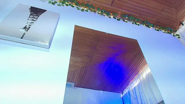 Naia x online show from 12/04/25, 08:17