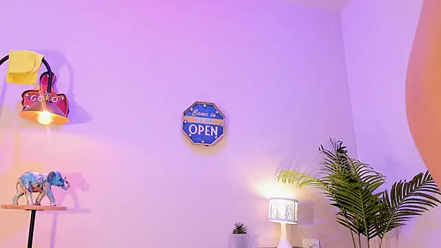 Snapshot of lupeebony chatting on 01/26/25, 01:31 lupeebony online show from 01/26/25, 01:31