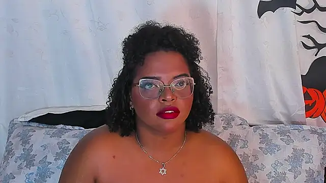 Snapshot of conielaurenth chatting on 11/02/25, 11:01 conielaurenth online show from 11/02/25, 11:01